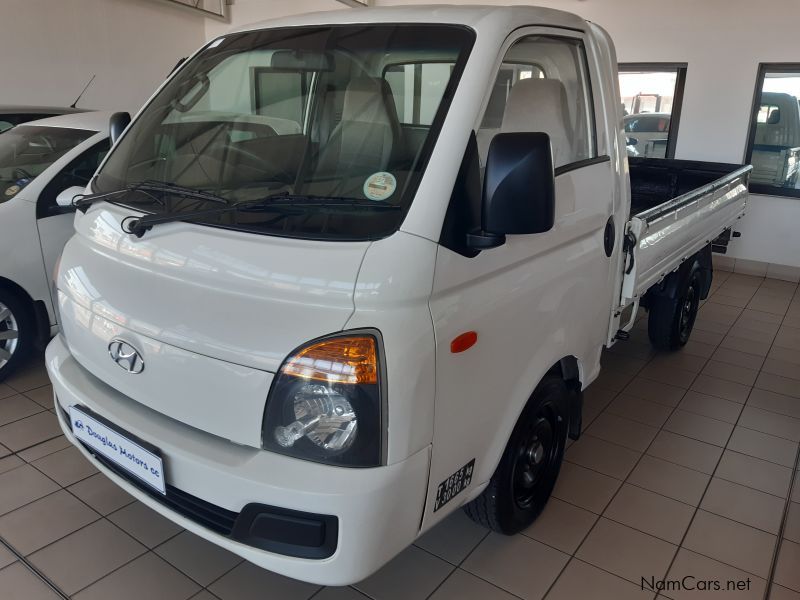 Hyundai H100 2.6D Dropside in Namibia