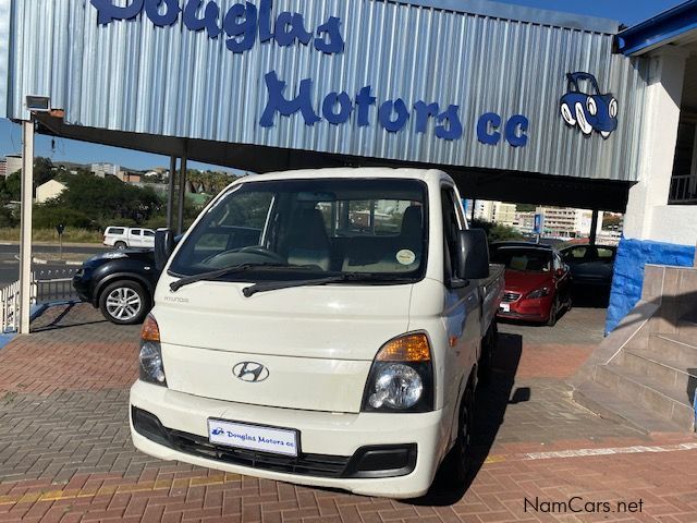 Hyundai H100 2.6D Dropside in Namibia