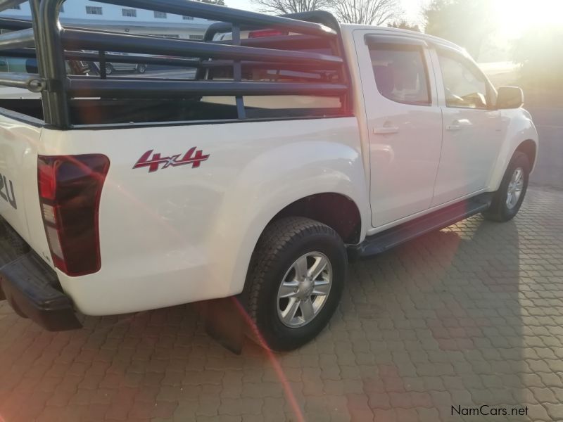 Isuzu KB 240 CREWCAB 4X4 in Namibia