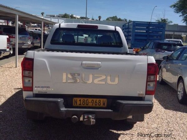 Isuzu KB 240 D/CAB 4x4 LE Petrol in Namibia