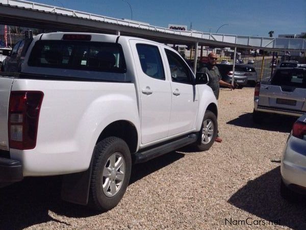 Isuzu KB 240 D/CAB 4x4 LE Petrol in Namibia