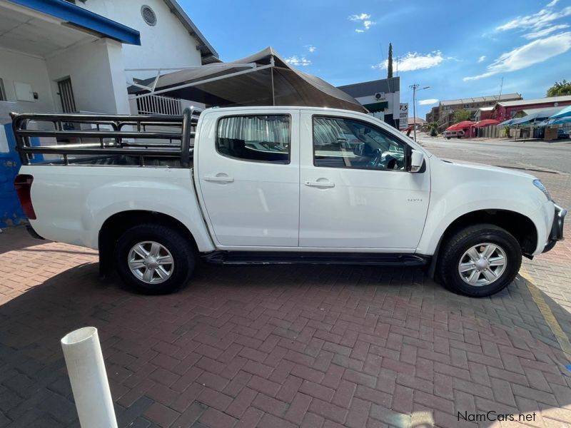 Isuzu KB 240i LE 4x4 P/U D/C in Namibia