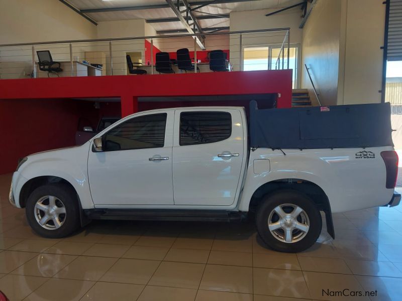 Isuzu KB 300 LX DC AT 4x4 in Namibia