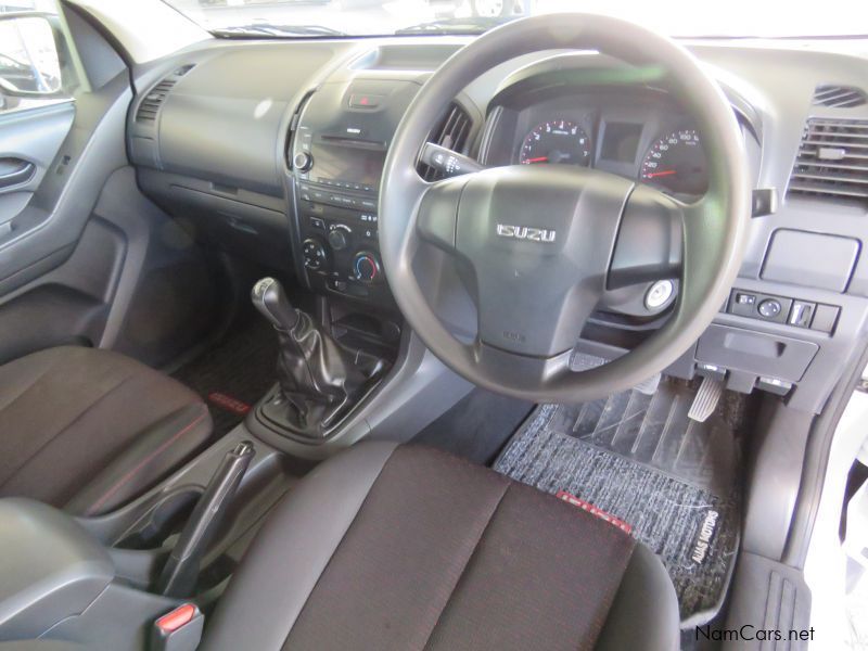 Isuzu KB240 LE 4X2 D/CAB in Namibia