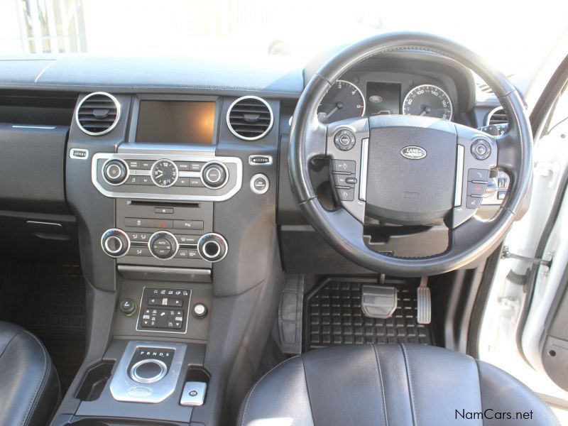 Land Rover Discovery 4 SDV6  SE in Namibia