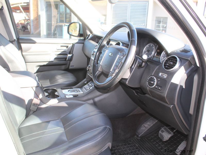 Land Rover Discovery 4 SDV6  SE in Namibia