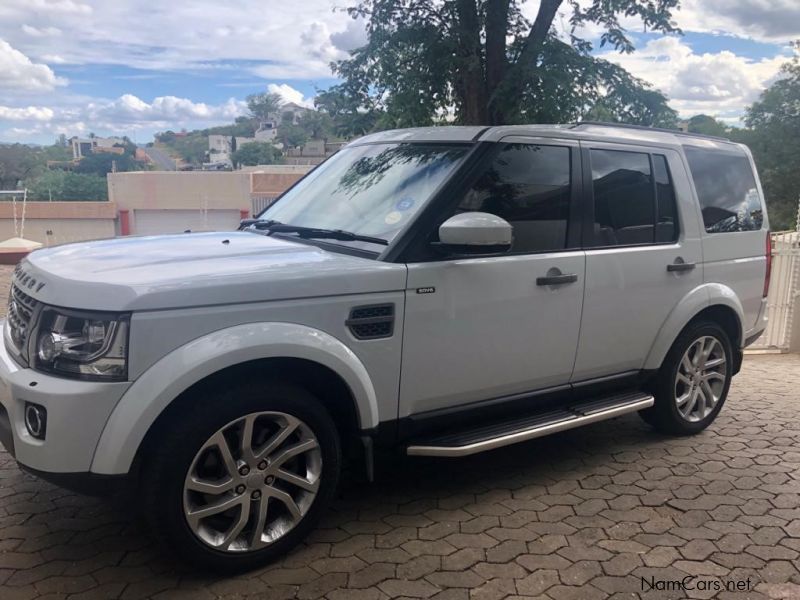 Land Rover Discovery SDV6 SE in Namibia