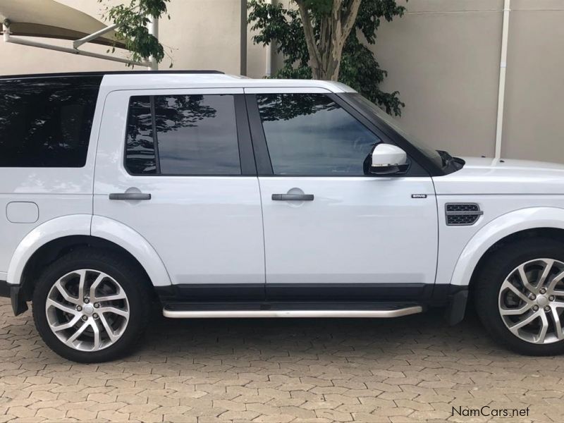 Land Rover Discovery SDV6 SE in Namibia