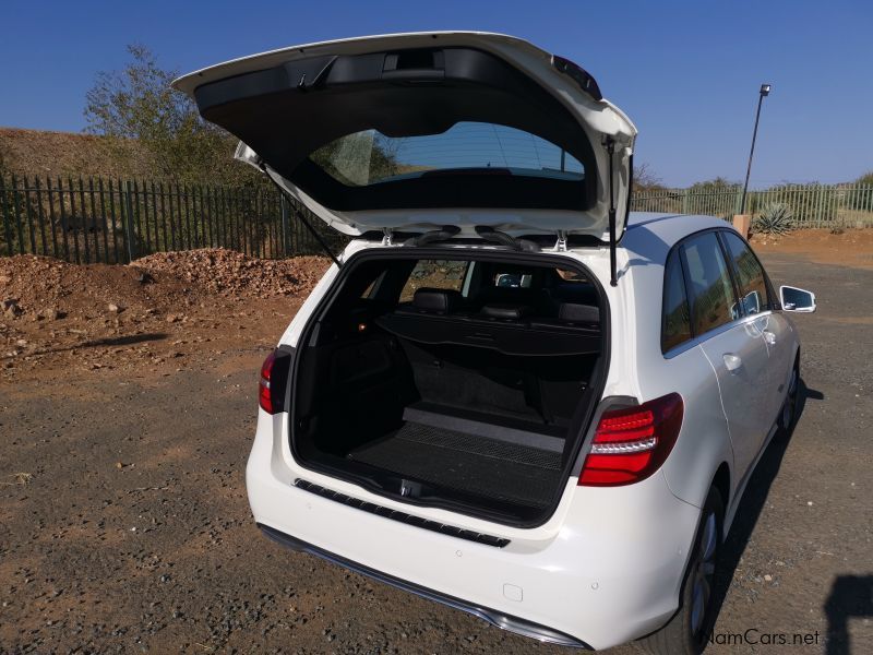 Mercedes-Benz B200 in Namibia