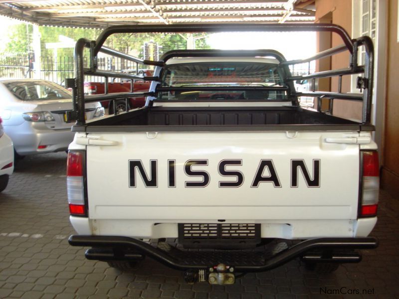 Nissan NP 300 2.4i S/C 4x4 in Namibia
