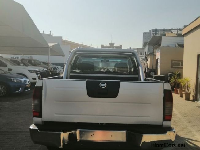 Nissan NP 300 2.5 D/C 4x4 in Namibia