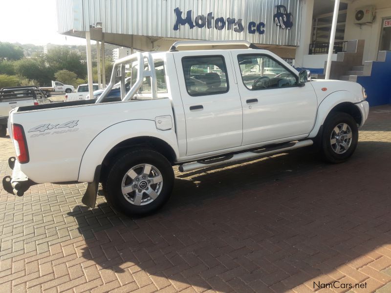 Nissan NP 300 2.5 DC 4x4 in Namibia