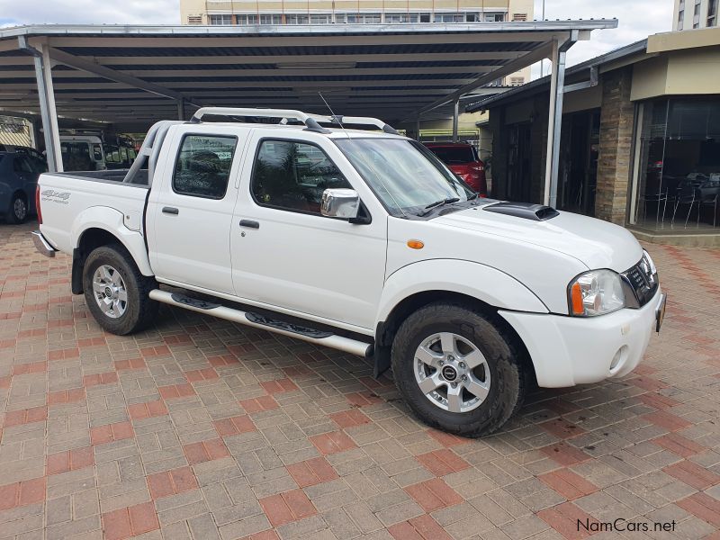 Nissan NP 300 2.5 DT D/CAB in Namibia