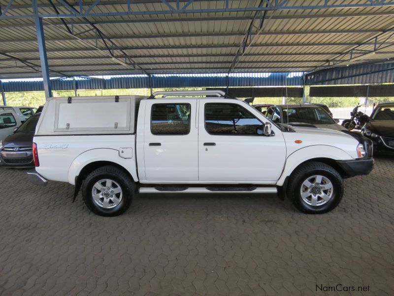 Nissan NP300 2,5 D/CAB 4X4 in Namibia