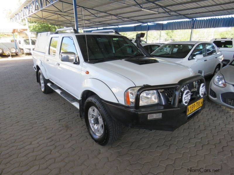 Nissan NP300 2,5 D/CAB 4X4 in Namibia