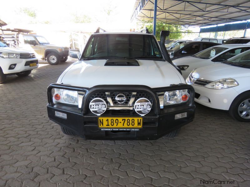 Nissan NP300 2,5 D/CAB 4X4 in Namibia