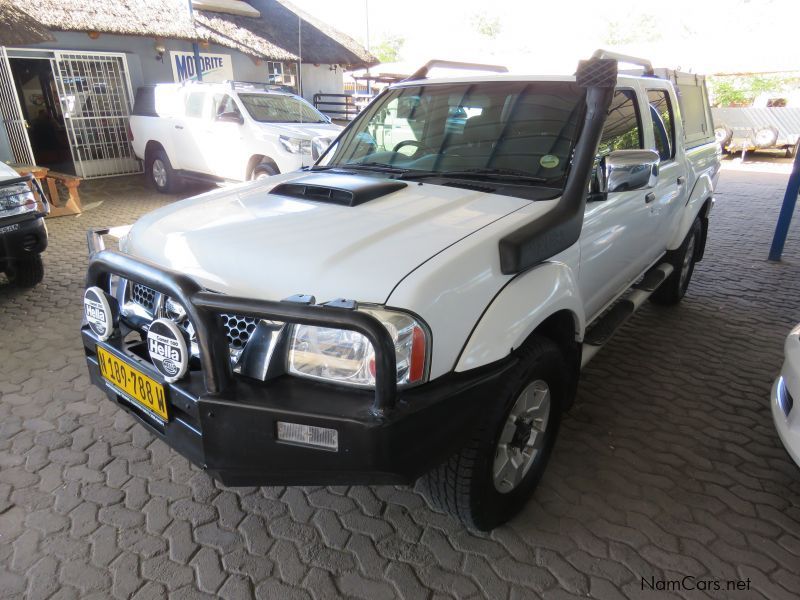 Nissan NP300 2,5 D/CAB 4X4 in Namibia