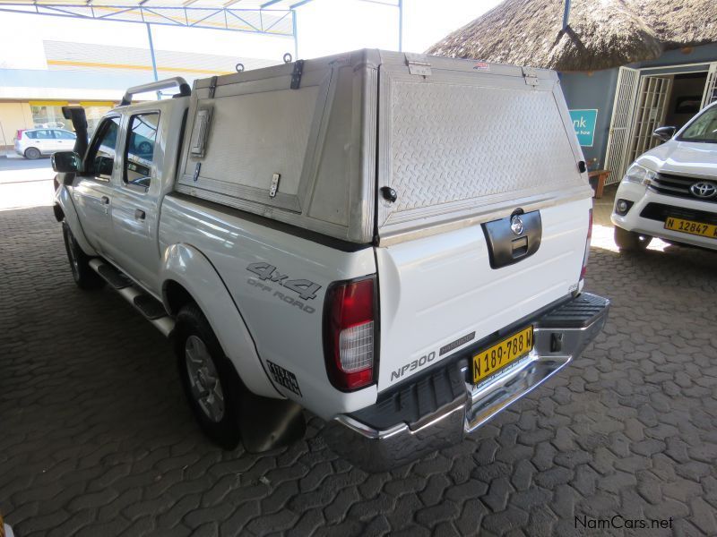 Nissan NP300 2,5 D/CAB 4X4 in Namibia