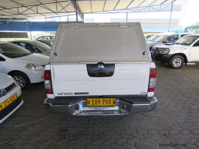 Nissan NP300 2,5 D/CAB 4X4 in Namibia