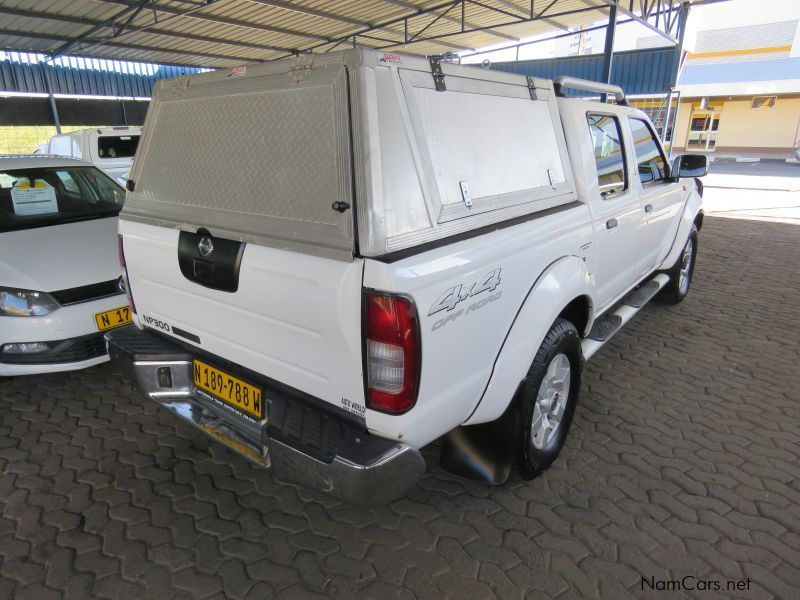 Nissan NP300 2,5 D/CAB 4X4 in Namibia