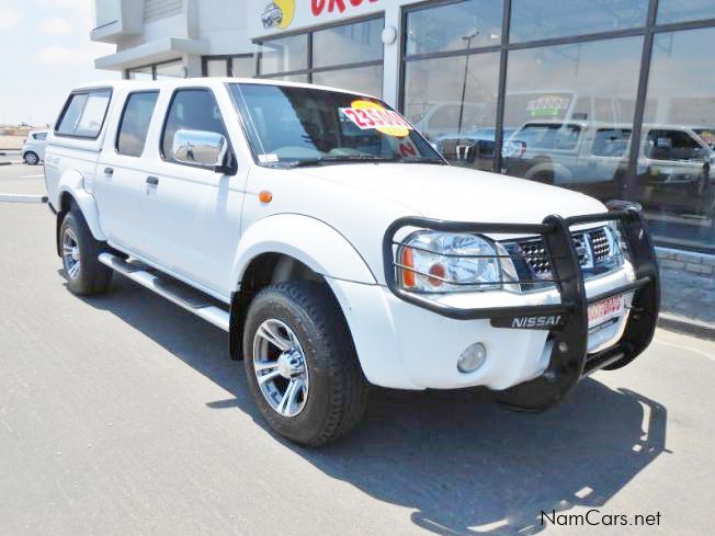 Nissan NP300 2.4 D/C 4X4 in Namibia