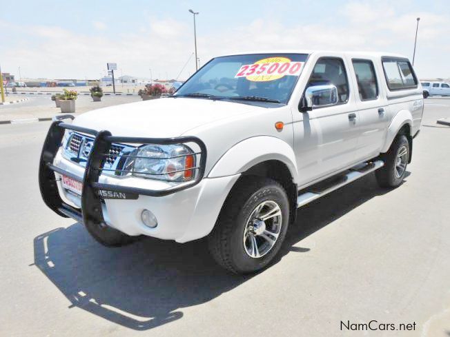 Nissan NP300 2.4 D/C 4X4 in Namibia
