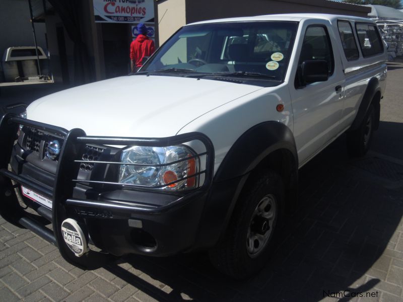 Nissan NP300 2.4I S/CAB 4X4 in Namibia