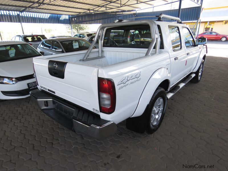 Nissan NP300 2.5 D/C 4X4 in Namibia