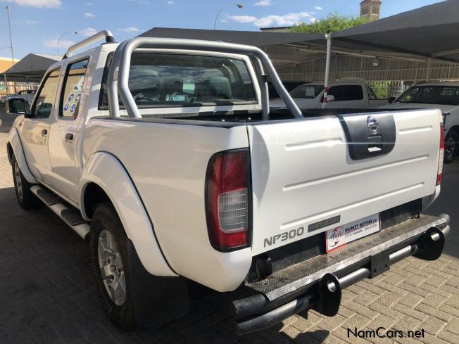 Nissan NP300 2.5 D/C 4x4 in Namibia