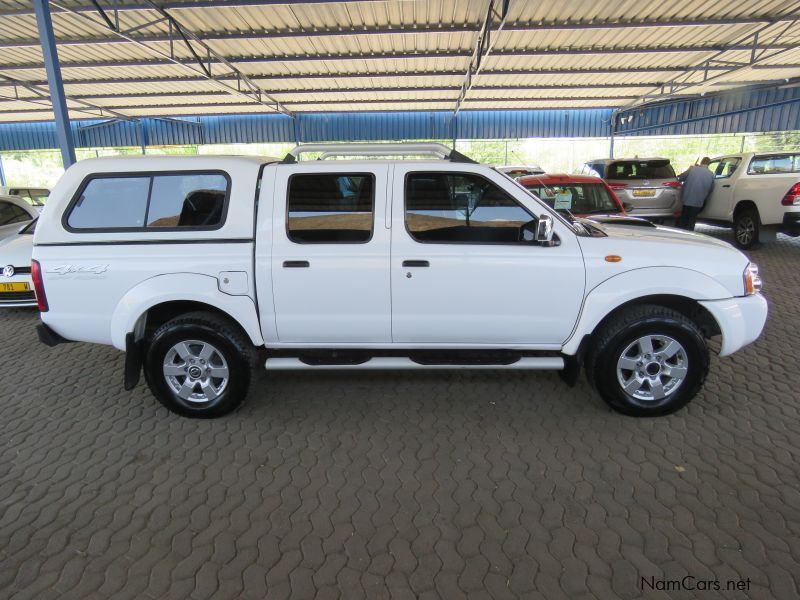 Nissan NP300 2.5 D/CAB 4X4 in Namibia