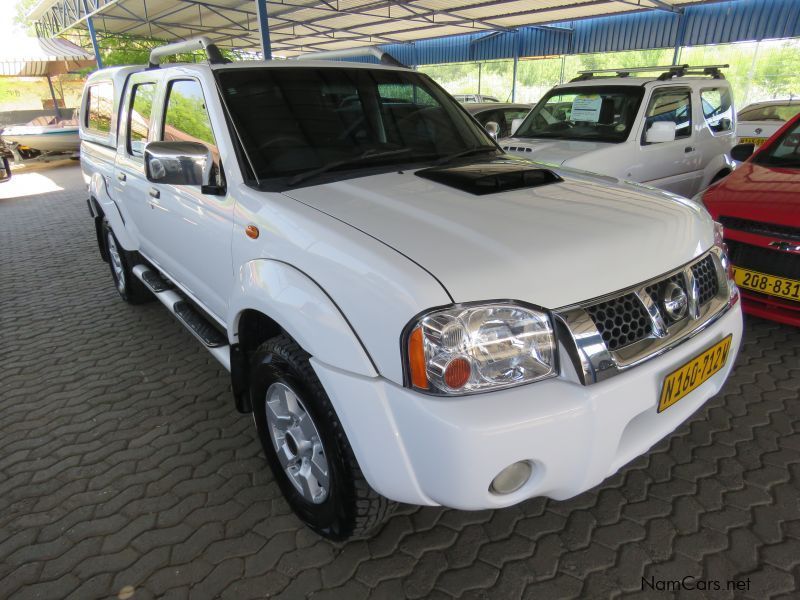 Nissan NP300 2.5 D/CAB 4X4 in Namibia