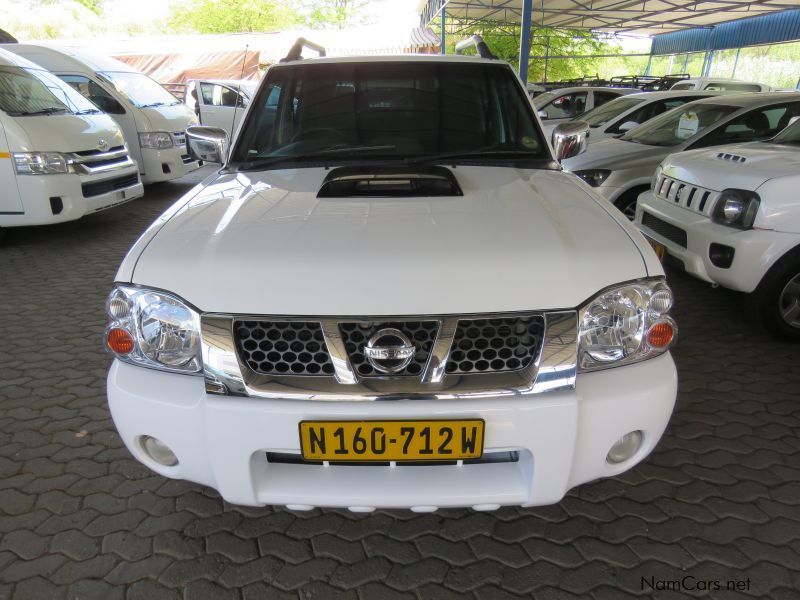 Nissan NP300 2.5 D/CAB 4X4 in Namibia