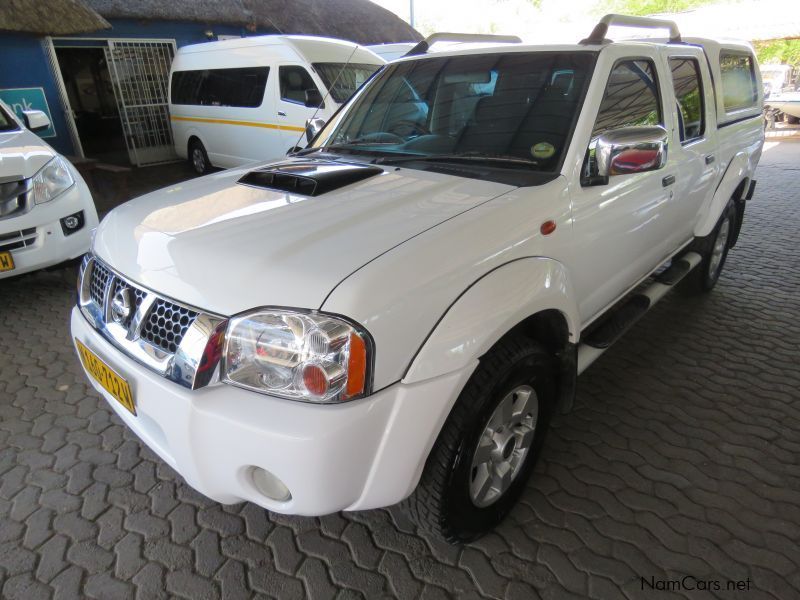 Nissan NP300 2.5 D/CAB 4X4 in Namibia