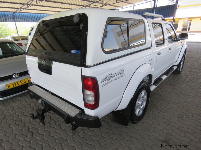 Nissan NP300 2.5 D/CAB 4X4 in Namibia