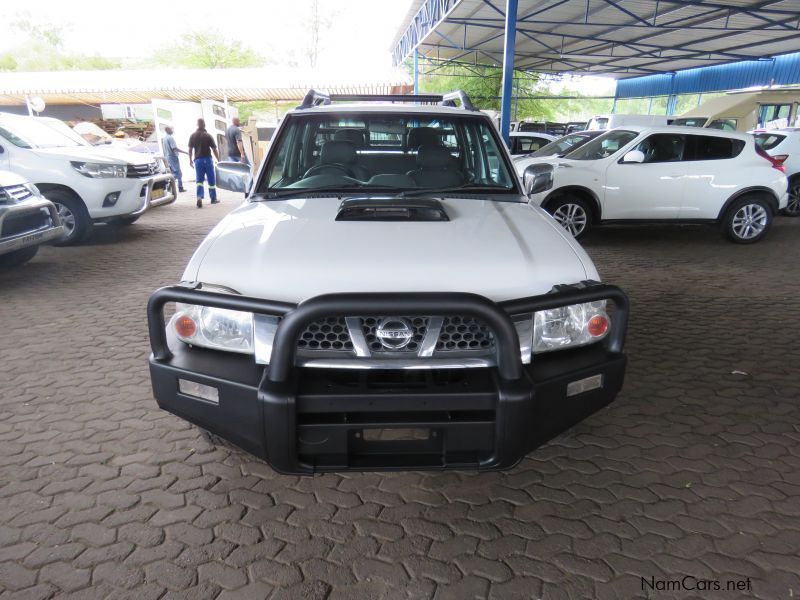 Nissan NP300 2.5 D/CAB 4X4 PRIVATELY OWNED in Namibia