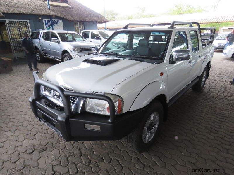 Nissan NP300 2.5 D/CAB 4X4 PRIVATELY OWNED in Namibia