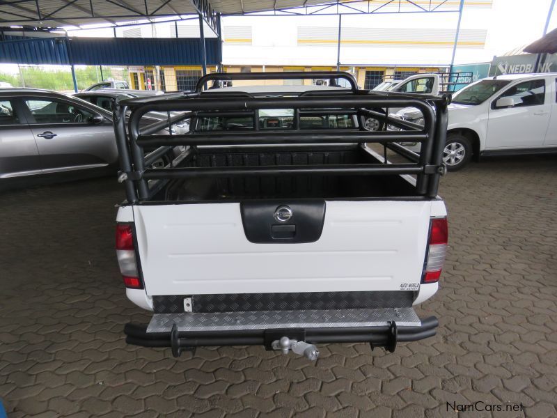 Nissan NP300 2.5 D/CAB 4X4 PRIVATELY OWNED in Namibia