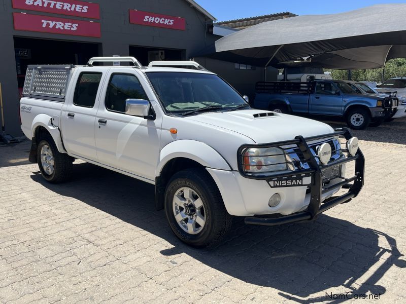 Nissan NP300 2.5 DIESEL 4X4 in Namibia