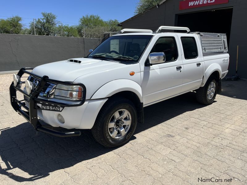 Nissan NP300 2.5 DIESEL 4X4 in Namibia