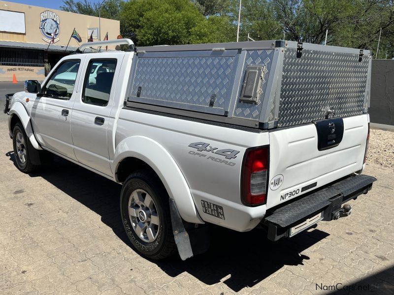 Nissan NP300 2.5 DIESEL 4X4 in Namibia