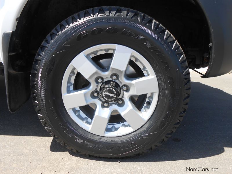 Nissan NP300 2.5 TDI D/C 4X4 in Namibia