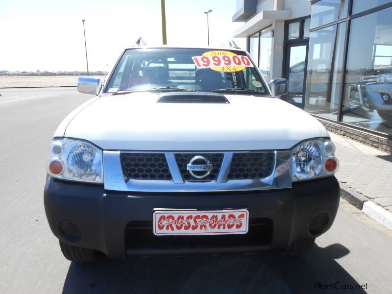 Nissan NP300 2.5 TDI D/C 4X4 in Namibia