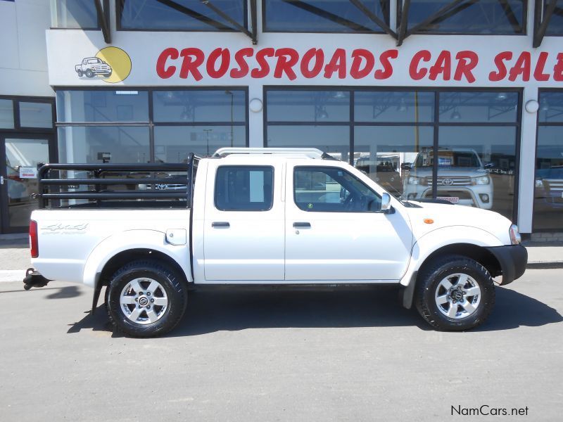 Nissan NP300 2.5 TDI D/C 4X4 in Namibia