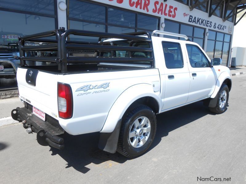 Nissan NP300 2.5 TDI D/C 4X4 in Namibia