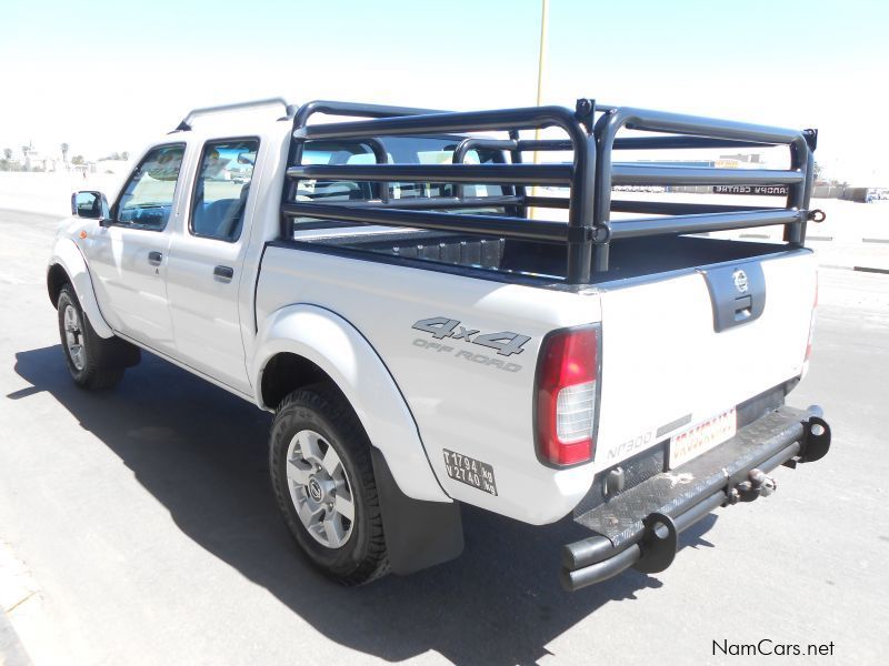 Nissan NP300 2.5 TDI D/C 4X4 in Namibia