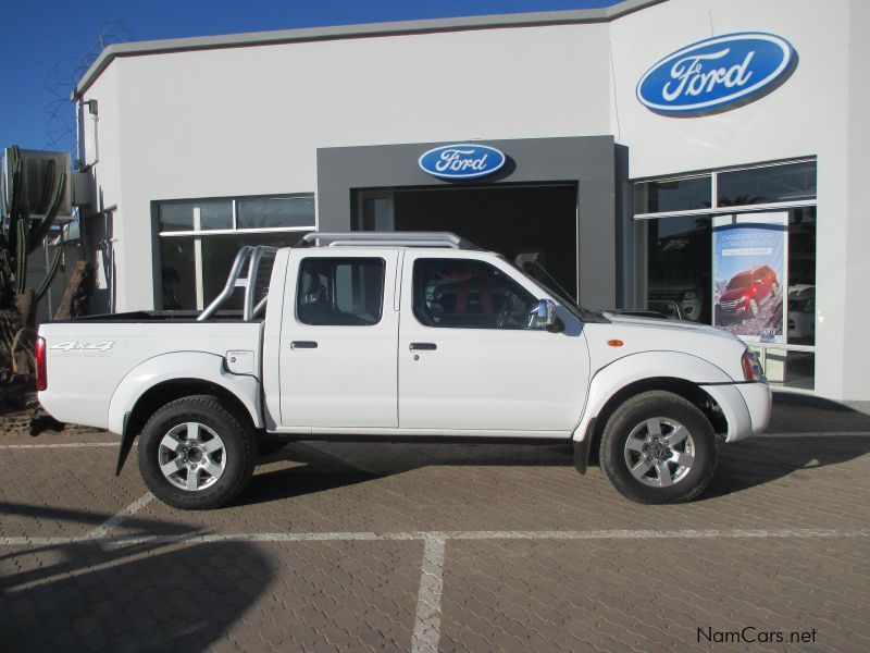 Nissan NP300 2.5 TDI D/C 4X4 MT in Namibia