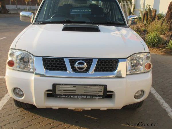 Nissan NP300 2.5 TDI D/C 4X4 MT in Namibia