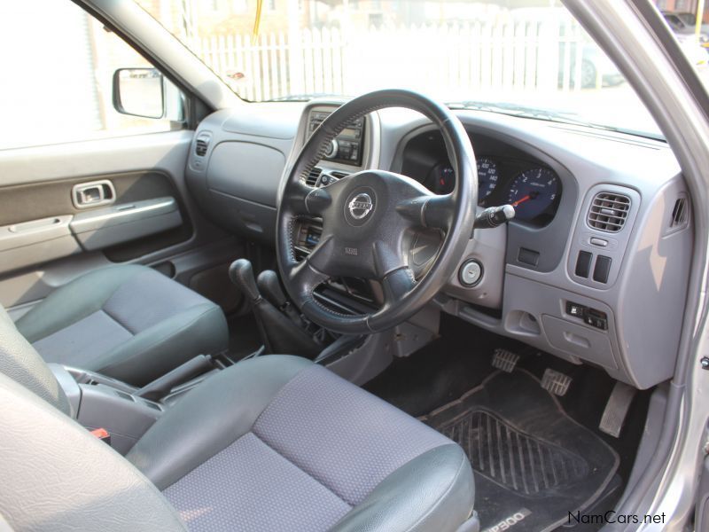 Nissan NP300 2.5CDI D/C 4X4 in Namibia