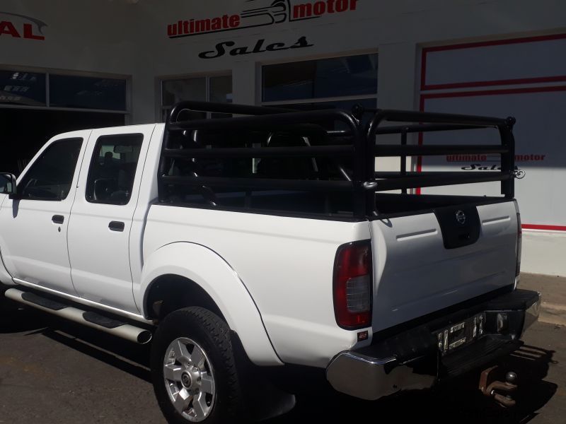 Nissan NP300 2.5Td D/c 4x4 in Namibia