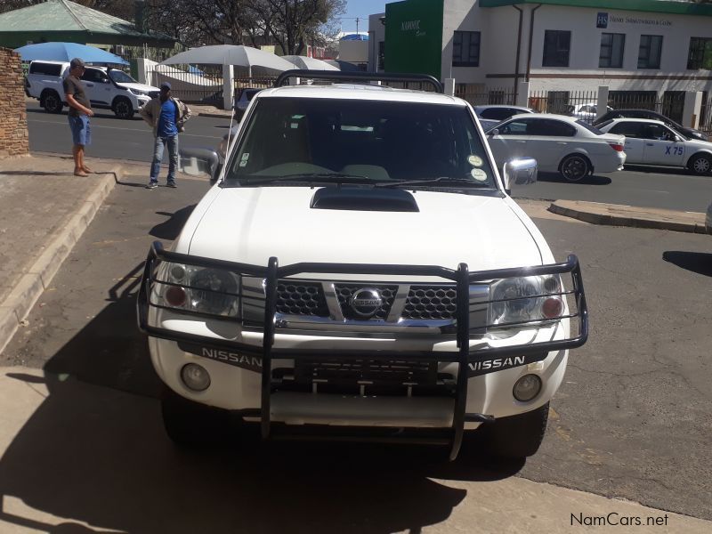 Nissan NP300 2.5Td D/c 4x4 in Namibia